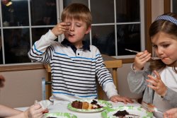 Will and Kate eat cake