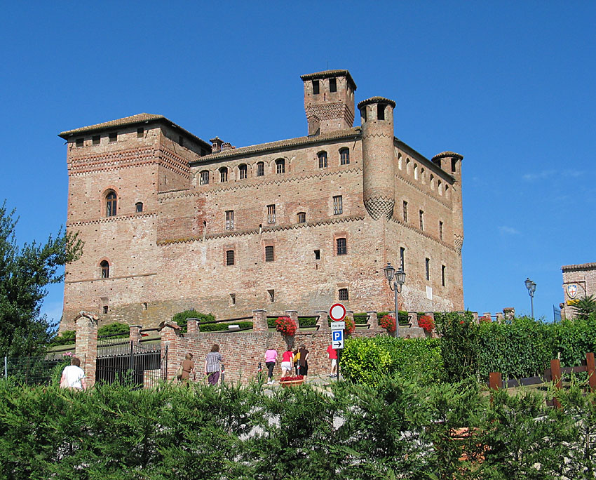 Huge castle in the heart of the wine country