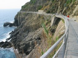 Trail between Riomaggiore and Manarola