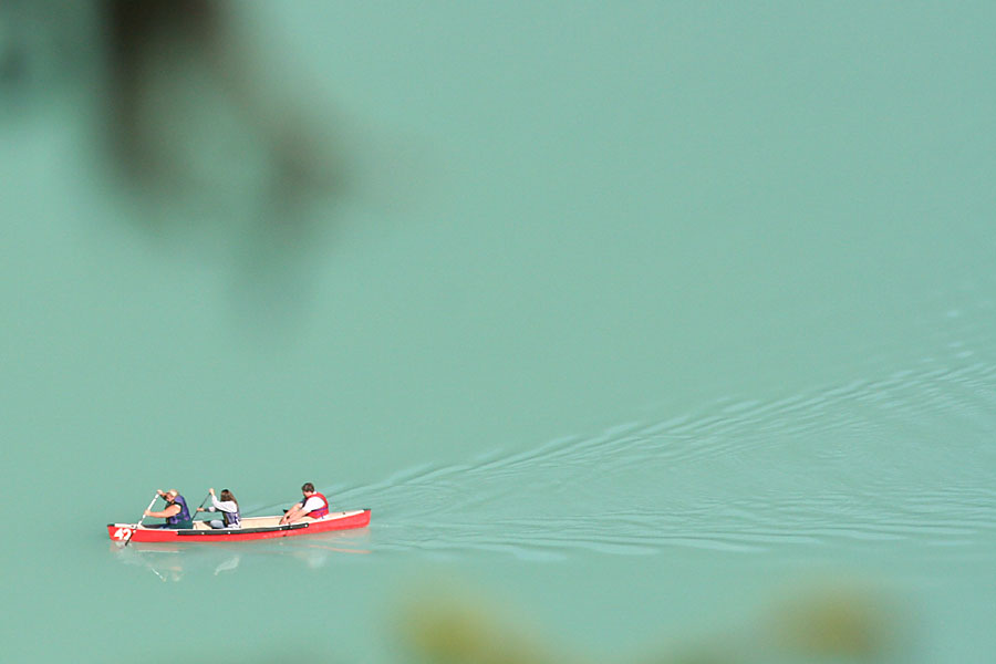 That's one loud canoe