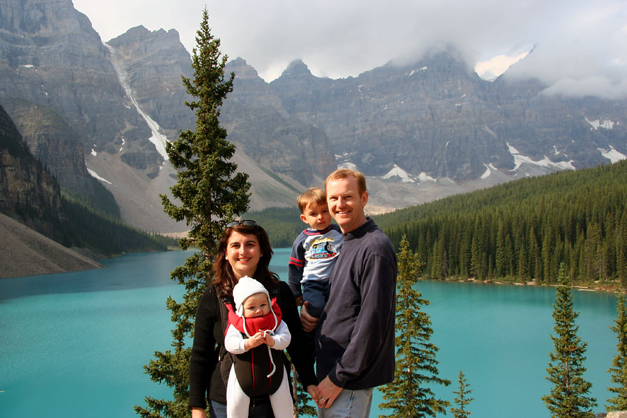 Daniella, Nico, Alex and Jeremy in front of Moraine Lake