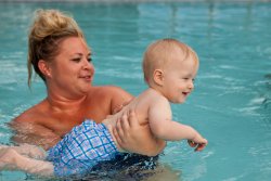 Aunt Jessie and Andy in the pool