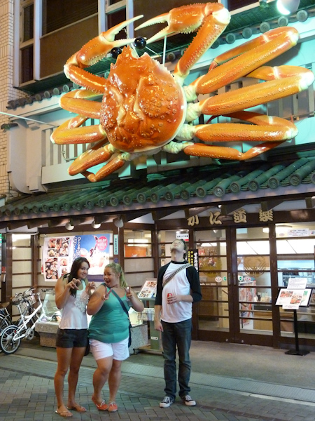 Tori, Jessie and David have crabs in Dotonbori